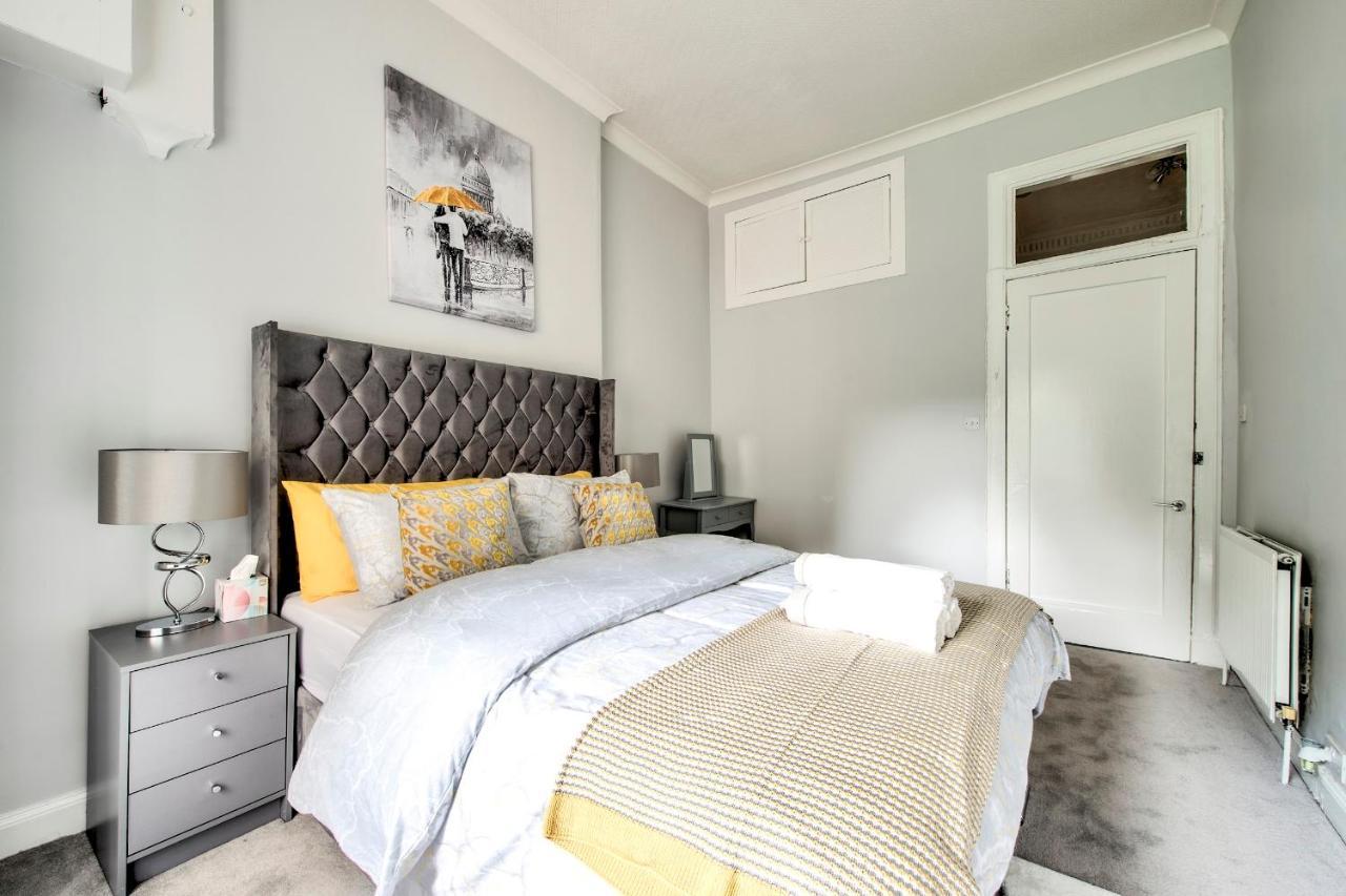 Ferienwohnung Pass The Keys Stylish 2 Bed In Heart Of West End Glasgow Exterior foto